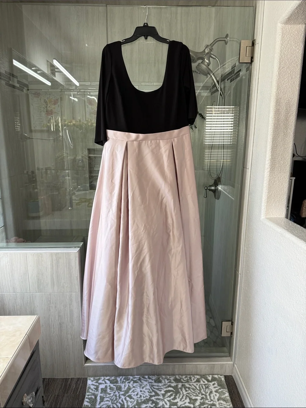BETSY AND ADAM
Scoop Bodice 3/4 Sleeve Gown with Satin Skirt - Picture 3 of 10